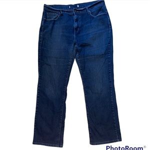 Levi’s classic straight jean - Women’s size 16 short